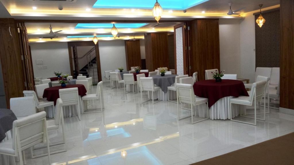 Alankrita Suites & Party Halls Meerut Extérieur photo