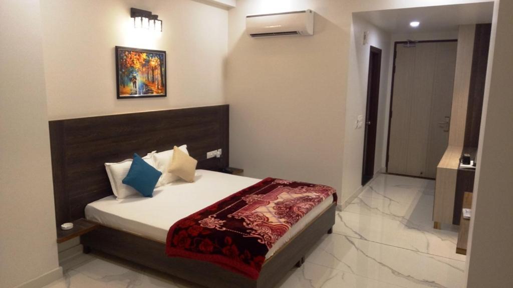 Alankrita Suites & Party Halls Meerut Extérieur photo