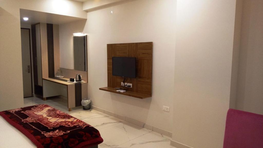Alankrita Suites & Party Halls Meerut Extérieur photo